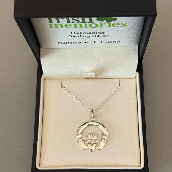 JMH Jewelry Jewelry - Silver Claddagh Pendant Necklace